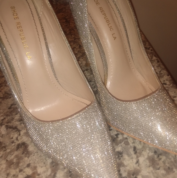 Shoes - Picture 3 of 4